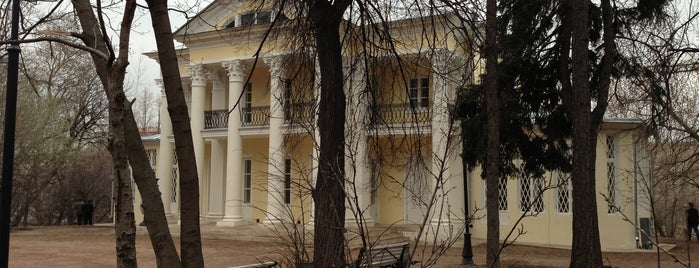 Летний домик графа А. Г. Орлова is one of Достопримечательности Нескучного.
