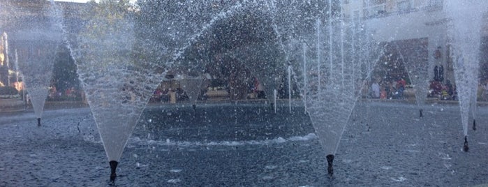 Fountain at The Americana is one of Posti che sono piaciuti a Nancy.