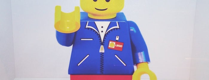 LEGO is one of Lieux qui ont plu à Ronald.
