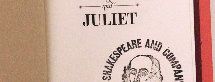 Shakespeare & Company is one of สถานที่ที่ Liz ถูกใจ.