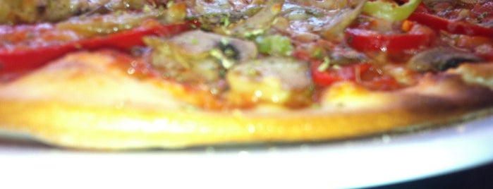 Pizzaria Mozzarella is one of Top 10 dinner spots in Balıkesir Akçay.
