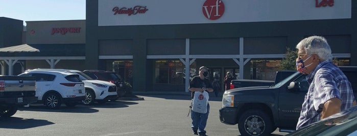 VF Outlet is one of Chadさんのお気に入りスポット.