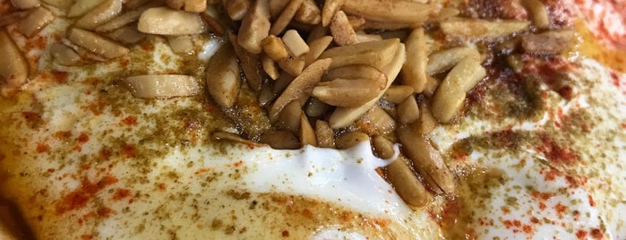 مطعم الريف اللبناني is one of Posti che sono piaciuti a Hashim.