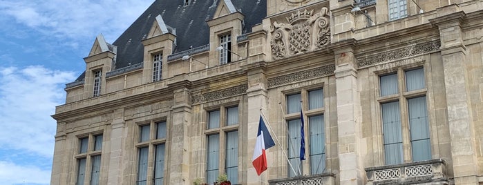 Mairie de Saint-Denis is one of France 2.