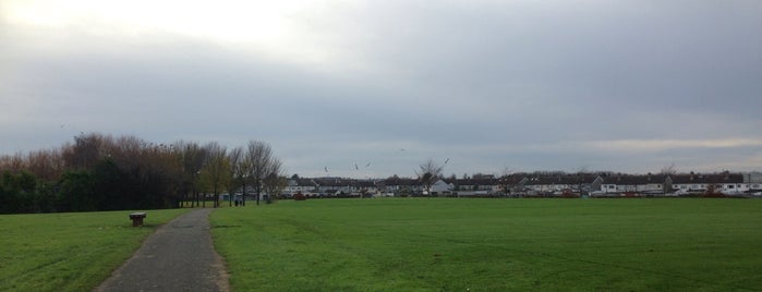 Greenhills Park is one of Farah : понравившиеся места.