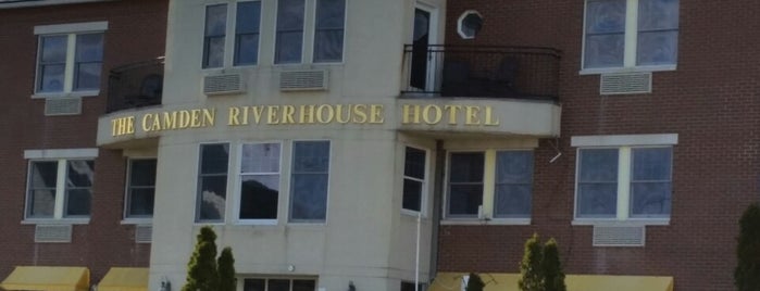 Camden Riverhouse Hotel is one of สถานที่ที่ Donna ถูกใจ.