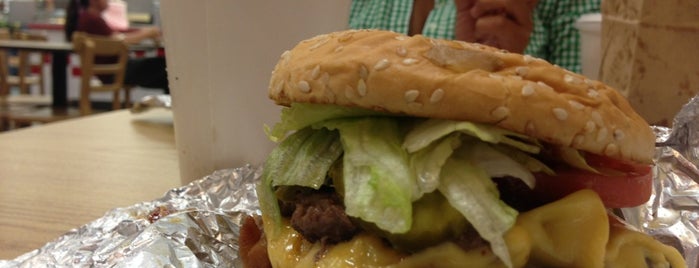 Five Guys is one of Orte, die Arnie gefallen.