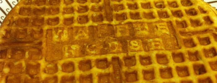 Waffle House is one of 🖤💀🖤 LiivingD3adGirl : понравившиеся места.