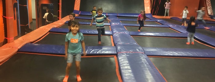 sky zone is one of Everardo’s Liked Places.
