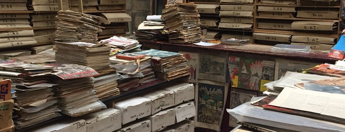 La Galcante Journaux et Documents Anciens is one of Paris.