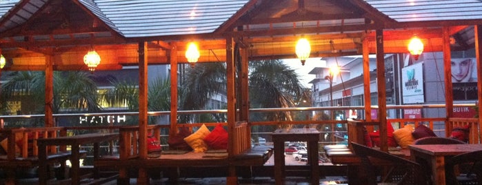Taverna Restaurant & Bar is one of Shisha Place.