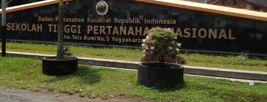 Sekolah Tinggi Pertanahan Nasional (STPN) is one of Perguruan Tinggi Kedinasan.