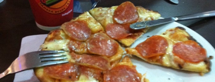 Jeno's Pizza is one of Locais curtidos por Natalia.