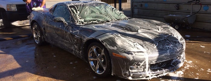 Premium Car Wash is one of Lugares favoritos de Andrew.