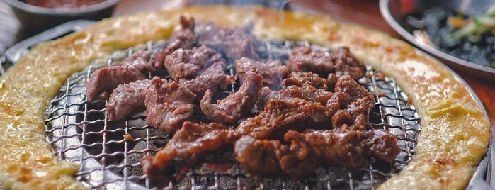 MAGAL Korean BBQ is one of Surabaya Foodies.