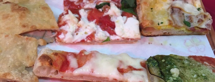 Pizza Zizza is one of Lugares guardados de Kathryn.