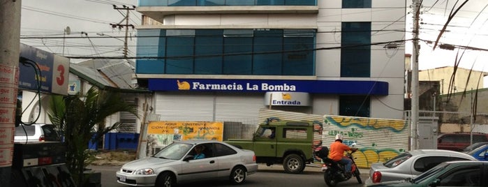 Farmacia La Bomba is one of Tempat yang Disukai Andres.
