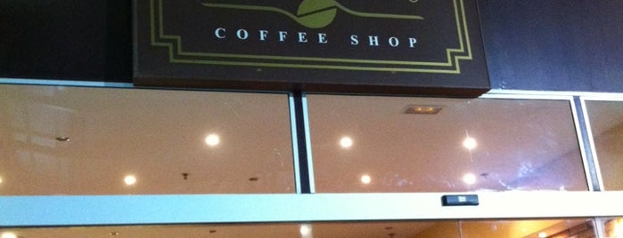 Jamaica Coffee Shop is one of Mi sitios.