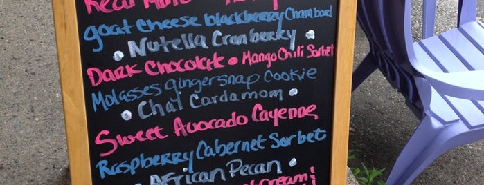 Rococo Artisan Ice Cream is one of สถานที่ที่ Noelle ถูกใจ.