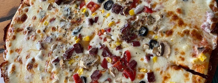 Hollywood Pizza is one of Yemek.