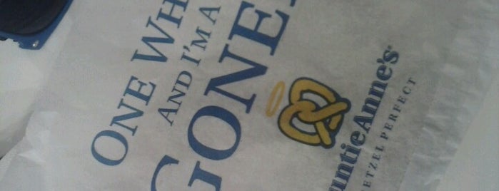 Auntie Anne's is one of Macy 님이 좋아한 장소.