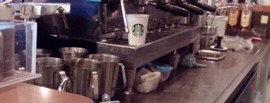 Starbucks is one of Locais curtidos por Baba.