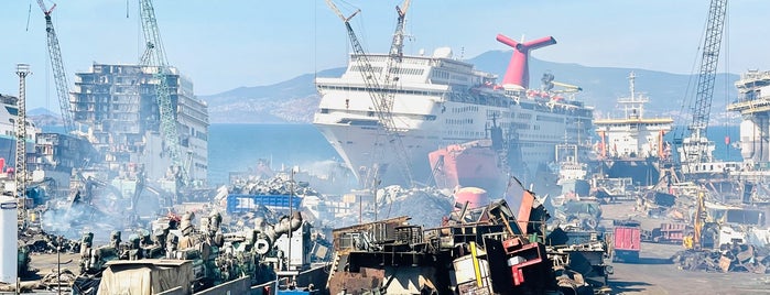 İzmir Gemi Sokum is one of Tempat yang Disukai ahmet.