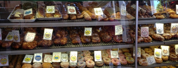 Stan's Donuts is one of Locais salvos de Ali.