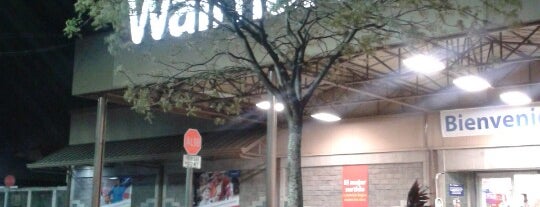 Walmart is one of Lugares favoritos de Mau.
