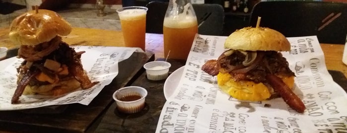 101 Brasa Burger is one of Tempat yang Disukai Fabiano.