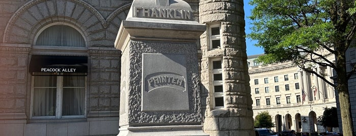 Benjamin Franklin Statue is one of Monuments.