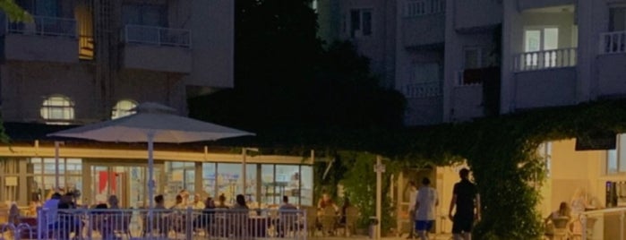 Aegean Park Hotel is one of Tempat yang Disukai Zafer.