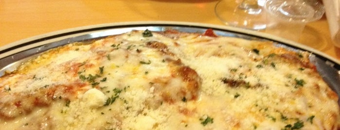 Master's Pizza Pasta & Grill is one of Tempat yang Disukai Lara.