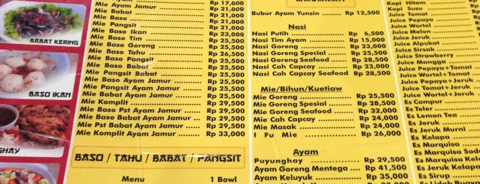 Mie Sahabat Yunsin lakeside is one of Jakarta restaurant.