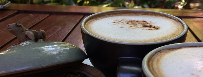 Clay Studio Coffee in the Garden is one of Tempat yang Disimpan Bas.