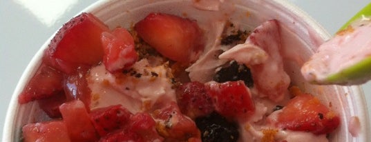 sweetFrog Premium Frozen Yogurt is one of Rebecca : понравившиеся места.