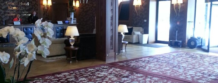 Grand Hotel Kempinski High Tatras is one of Místa, která stojí za hřích.