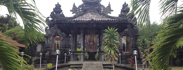 Ponjok batu temple is one of trip to sape.