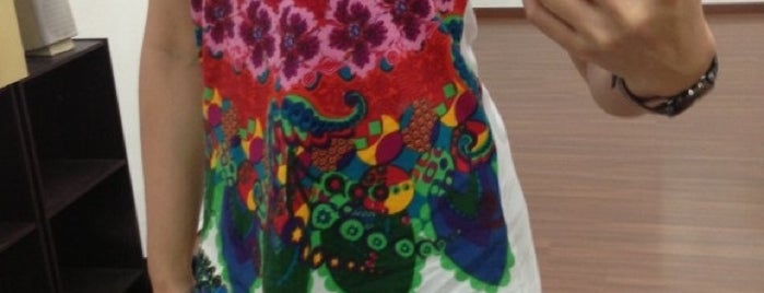 Desigual is one of Kitさんのお気に入りスポット.