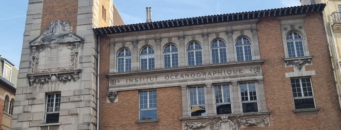 Institut Océanographique is one of París.