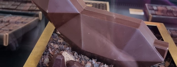 Le Chocolat Alain Ducasse, Le Pop-Up Palais Royal is one of Posti che sono piaciuti a LindaDT.