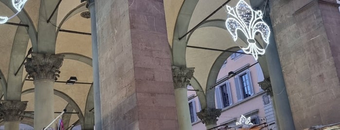 Piazza del Mercato Nuovo is one of Locais curtidos por Elise.