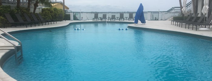 pool is one of Özdemir 님이 좋아한 장소.