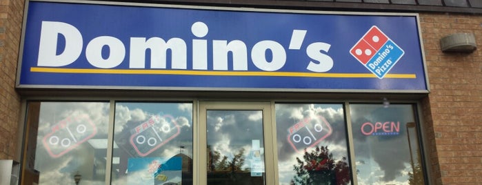 Domino's Pizza is one of Tempat yang Disukai Joe.