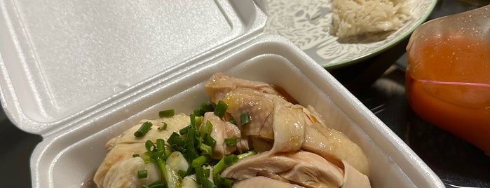 Ming Kee Chicken Rice 明记鸡饭 (白沙浮) is one of Comfort.