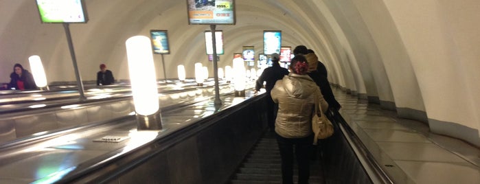 metro Staraya Derevnya is one of Места, где я чекинюсь.