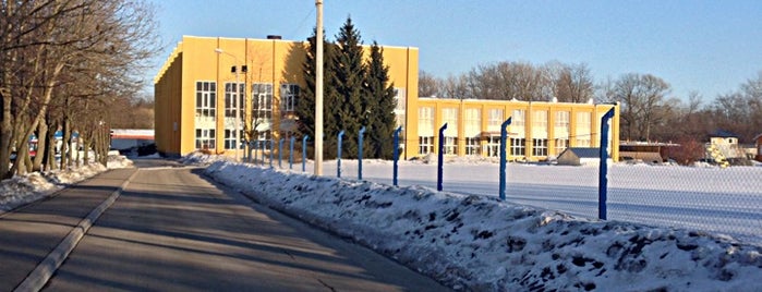 Спортивный комплекс «Приморец» is one of Tempat yang Disukai Stanislav.