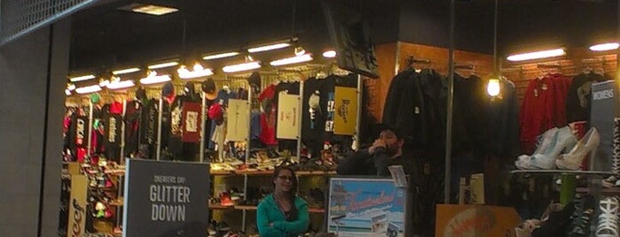 Journeys is one of Must-visit Clothing Stores in Niagara Falls.