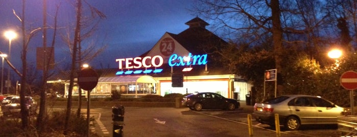 Tesco Extra is one of Orte, die James gefallen.