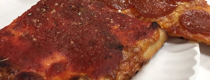 Carmine's Original Pizza is one of Food 2.